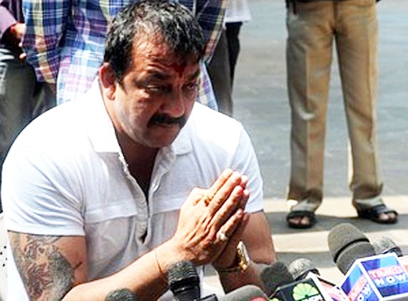 Sanjay Dutt breaks down as he addresses media